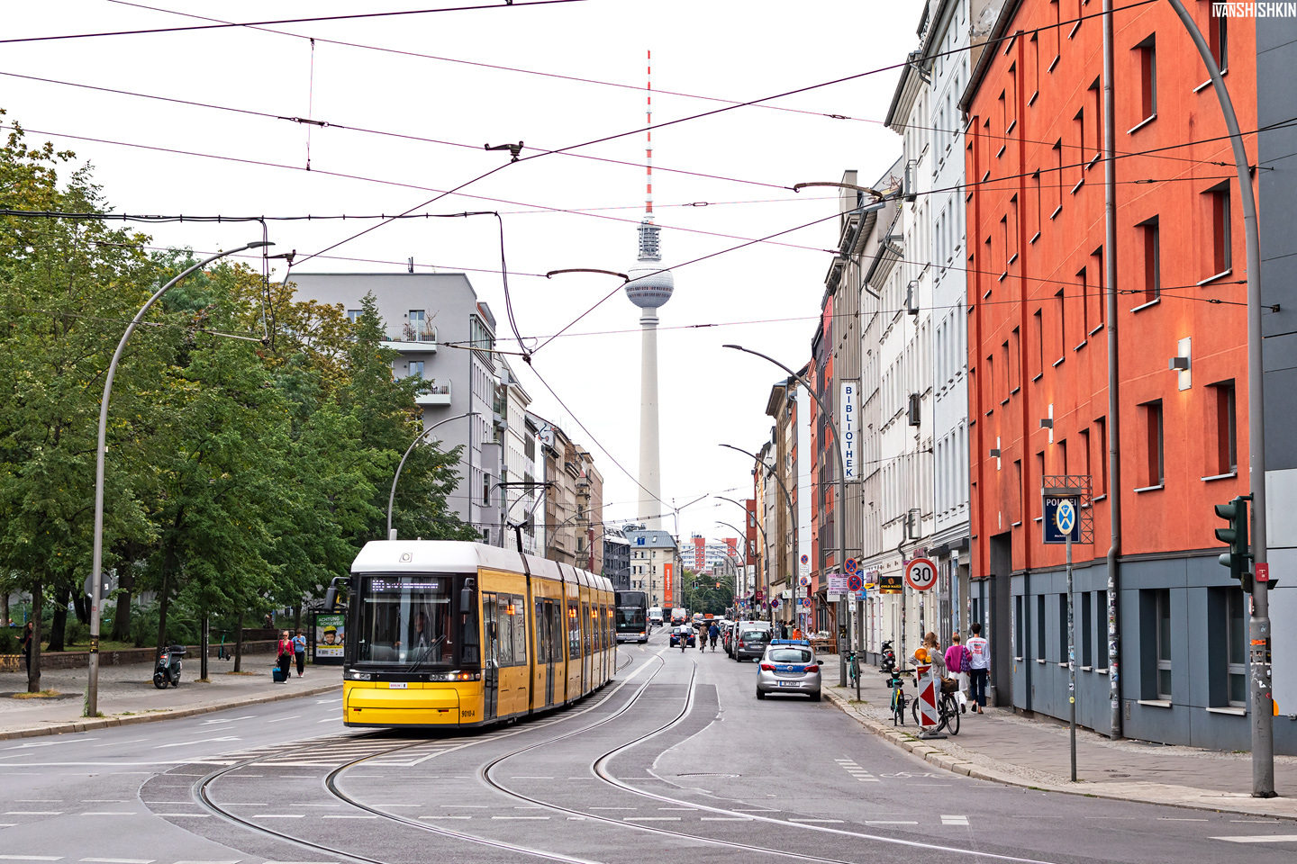 Берлин, Bombardier Flexity Berlin (GT8-08ZR/F8Z) № 9010; Берлин — Трамвайные линии и инфраструктура