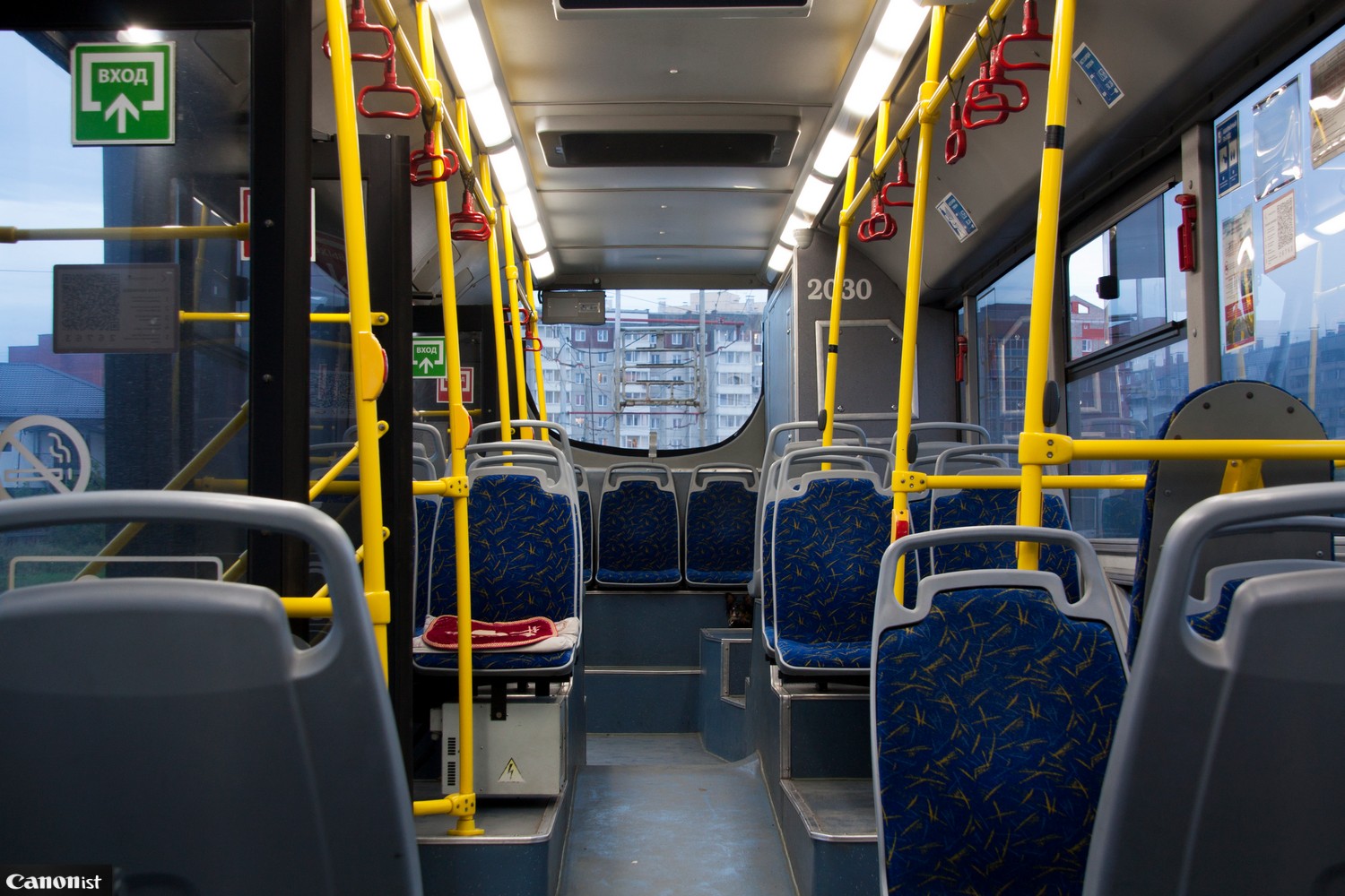 Красноярск, ВМЗ-5298.01 «Авангард» № 2030; Транспорт и животные