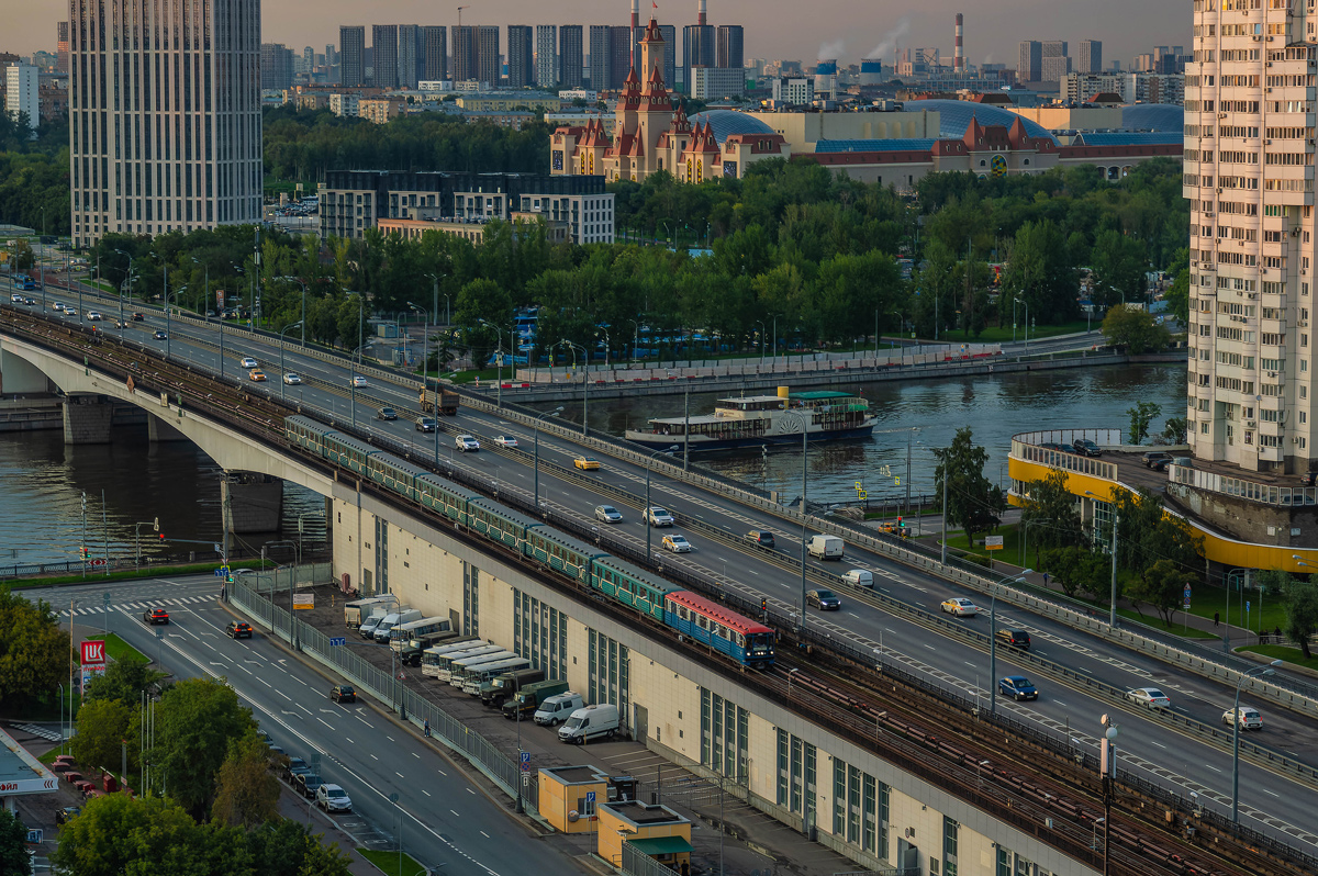 Москва — Метрополитен — [2] Замоскворецкая линия