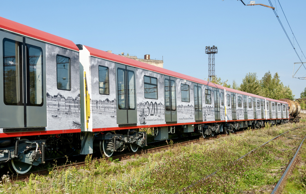 Sankt Peterburgas, 81-727.1 "Baltiets" nr. 27031; Sankt Peterburgas — Metro — Transport of subway cars by railway