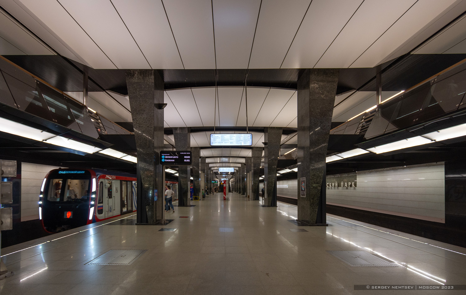 Москва — Метрополитен — [11] Большая Кольцевая линия