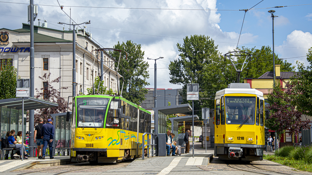 Львов, Tatra KT4SU № 1088; Львов, Tatra KT4DM № 1210