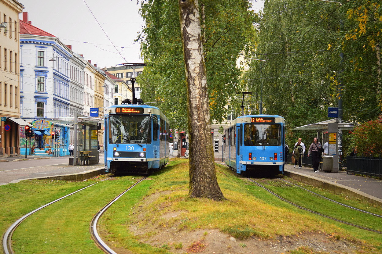 Oslo, Strømmen SL 79/II č. 130; Oslo, Duewag SL 79/I č. 107 Oslo, Strømmen SL 79/II č. 130; Oslo, Duewag SL 79/I č. 107