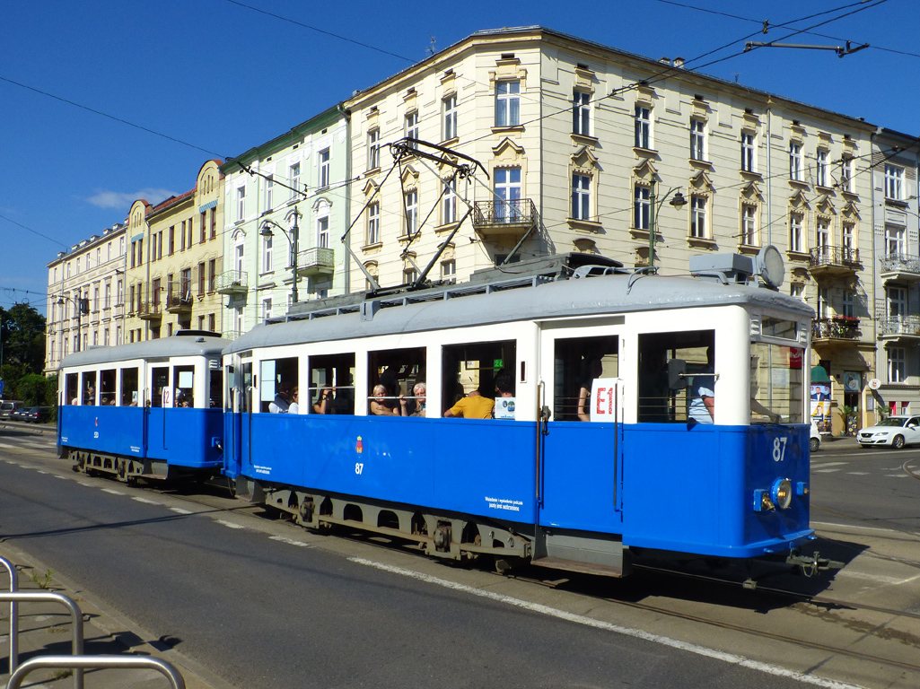 Krakau, Sanok SN2 Nr. 87; Krakau — Parade of historic and contemporary trams 2023