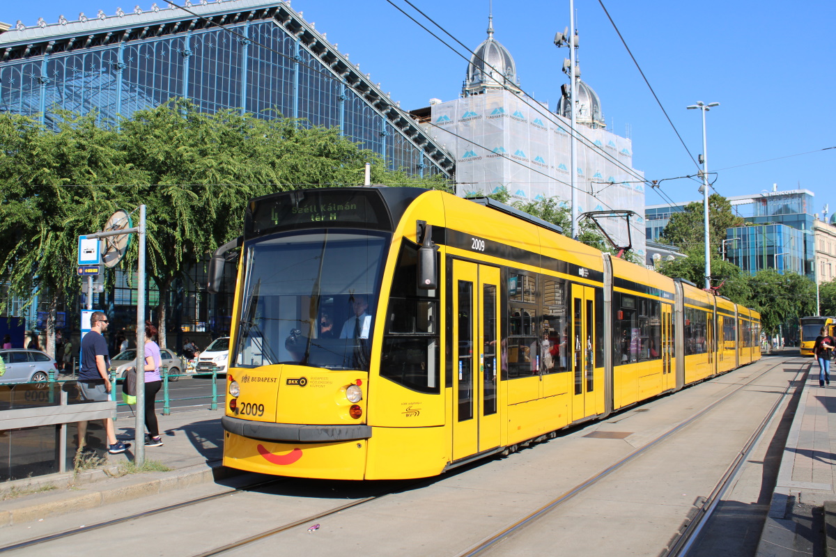 Будапешт, Siemens Combino Supra NF12B № 2009
