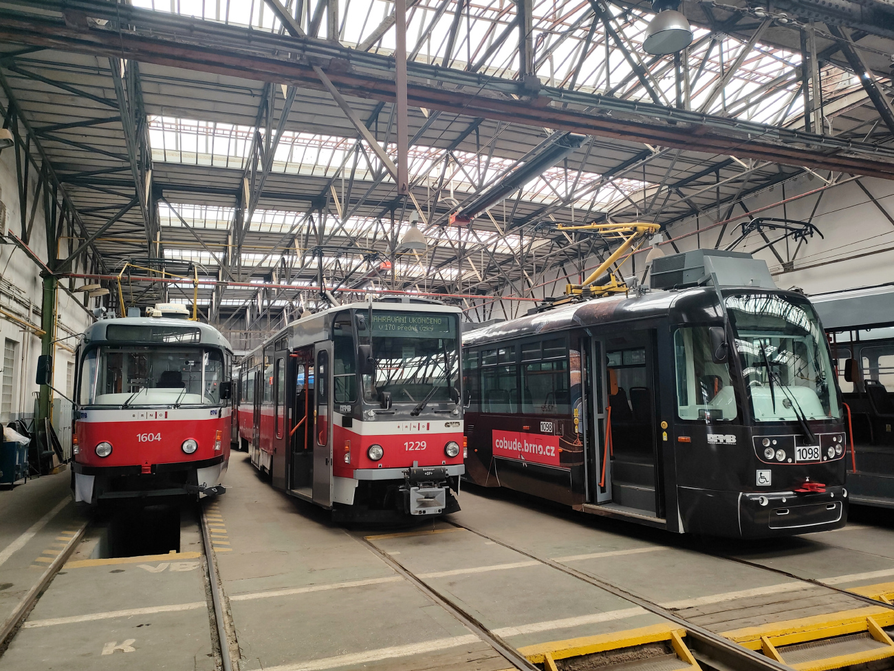 Брно, Tatra T3G № 1604; Брно, Tatra T6A5 № 1229