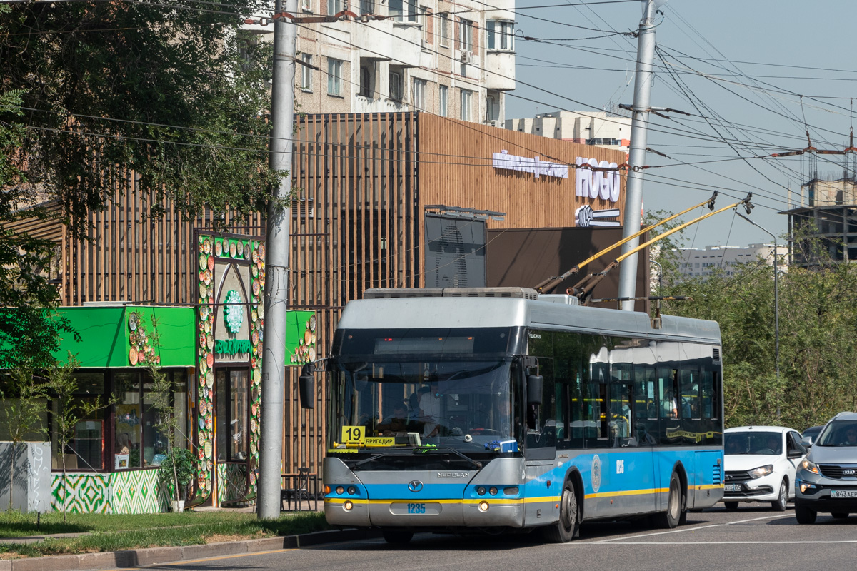 ალმათი, YoungMan JNP6120GDZ (Neoplan Kazakhstan) № 1235