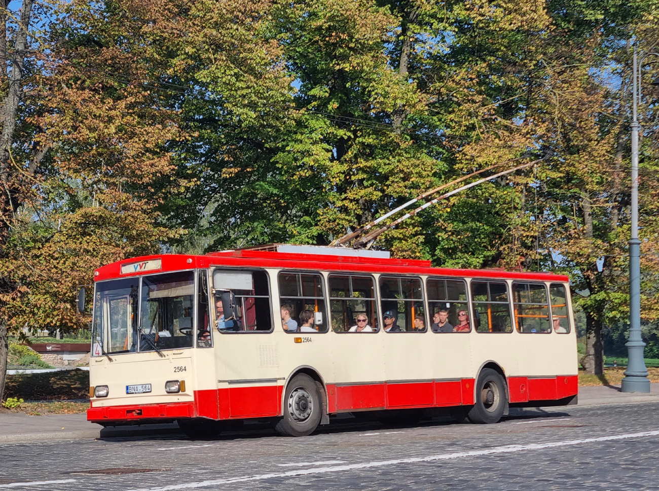 Вильнюс, Škoda 14Tr11/6 № 2564