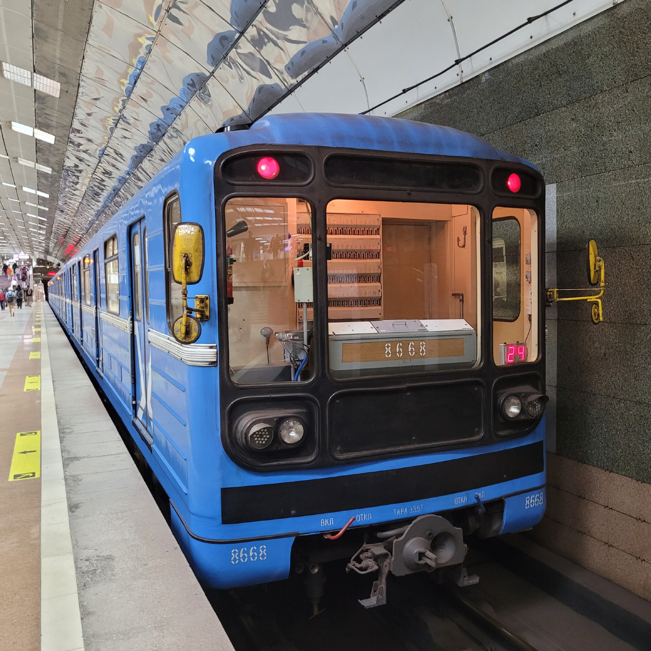 Новосибирск, 81-717 (ЛВЗ) № 8668