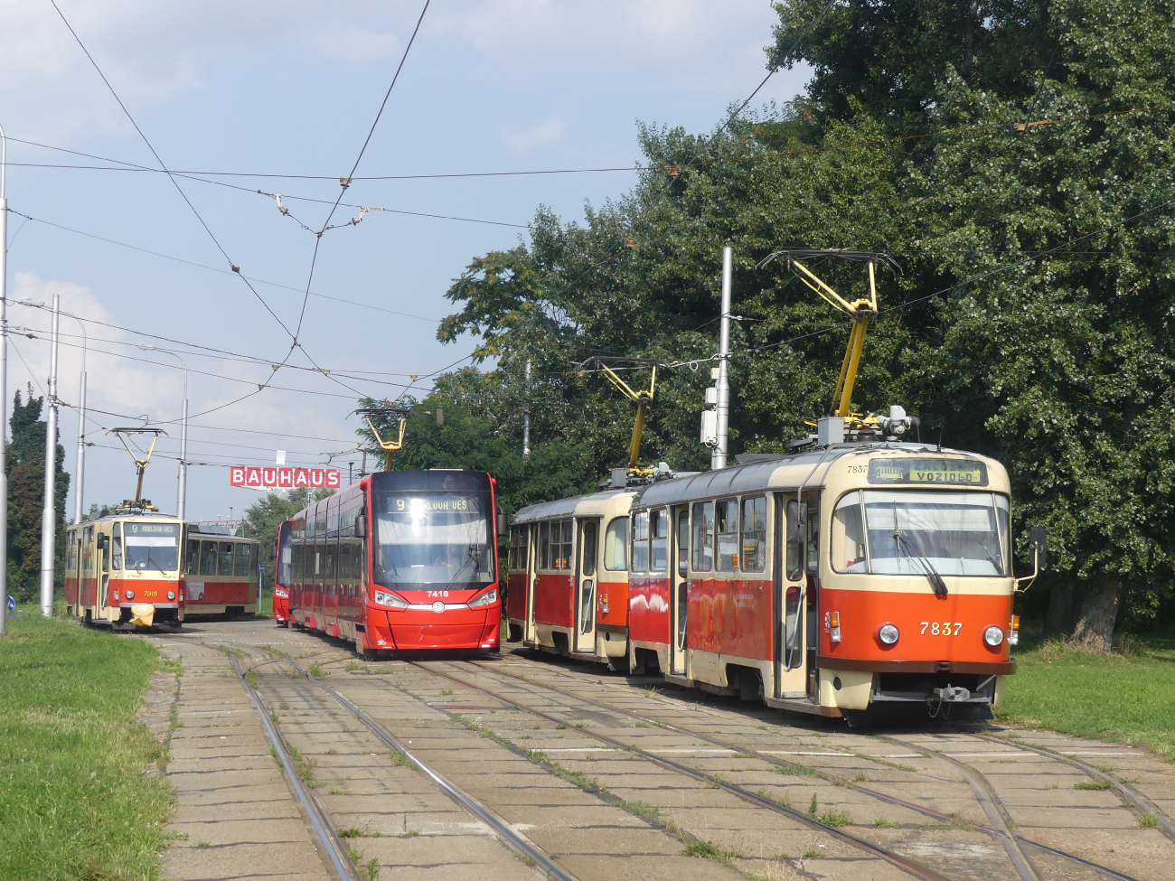 Братислава, Tatra T6A5 № 7913; Братислава, Škoda 29T ForCity Plus № 7418; Братислава, Tatra T3G № 7837
