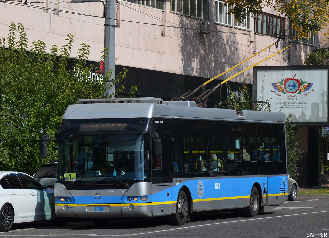Almaty, YoungMan JNP6120GDZ (Neoplan Kazakhstan) # 1239