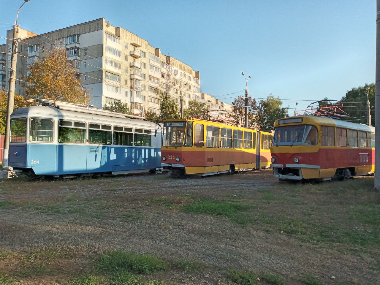 Винница, SWS/SIG/BBC Be 4/6 "Mirage" (без кабины) № 264; Винница, Tatra KT4SU № 226; Винница, Tatra T4SU № 143
