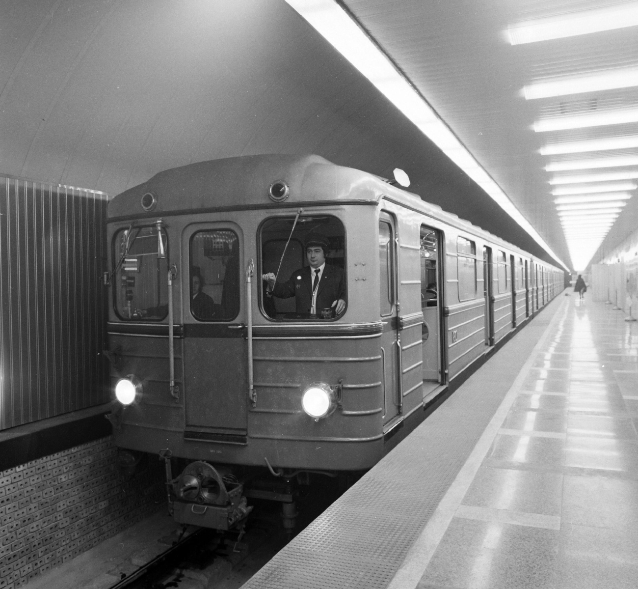 Будапешт, Ев № 180; Будапешт — Метрополитен (M2, M3, M4)