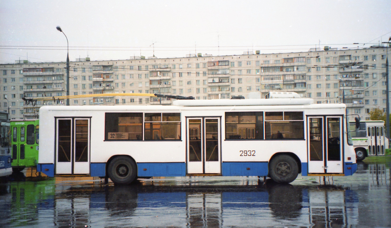 Москва, БТЗ-52761Р № 2932