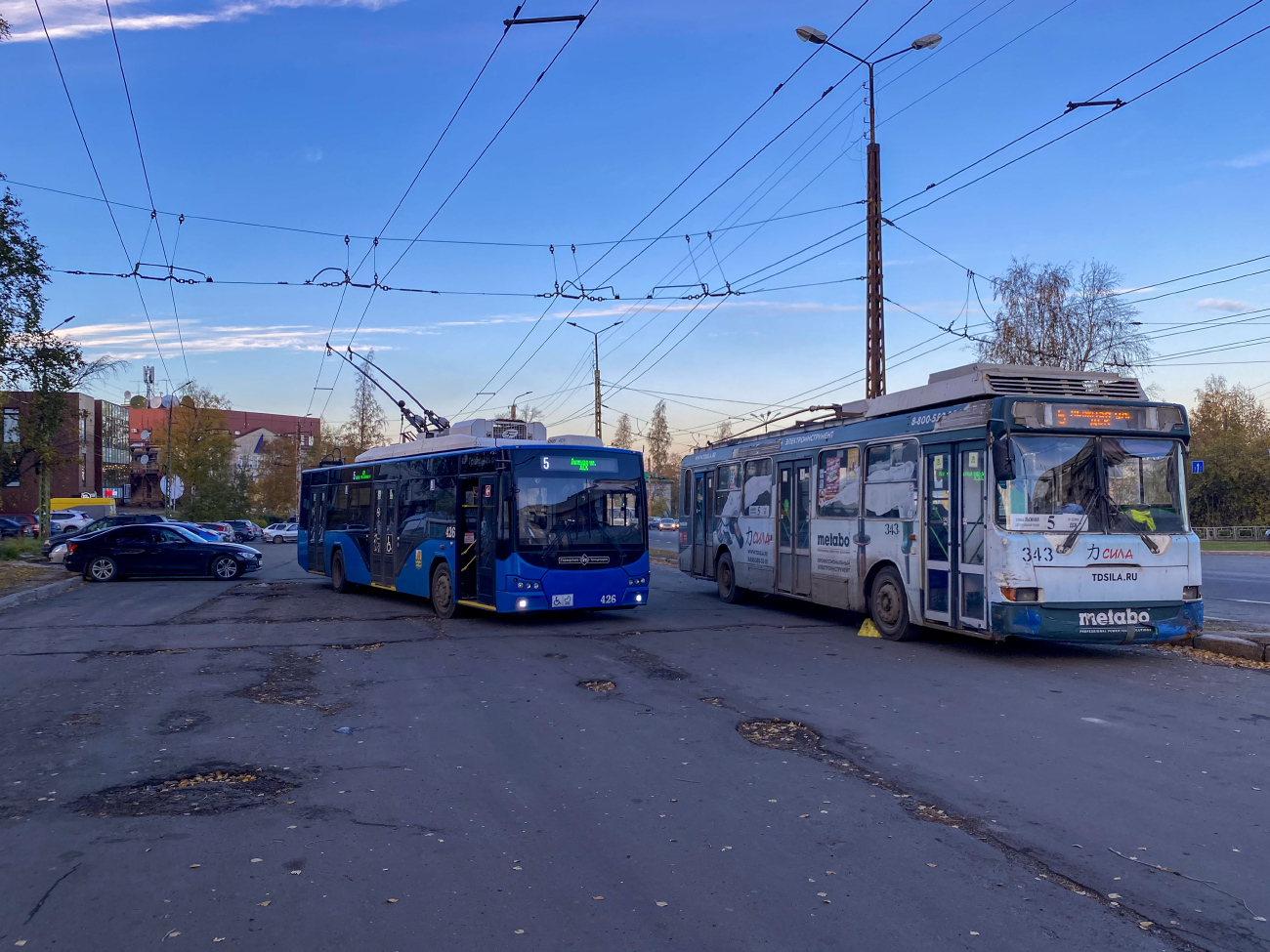 Petroskoi, VMZ-5298.01 “Avangard” № 426; Petroskoi, LiAZ-5280 (VZTM) № 343