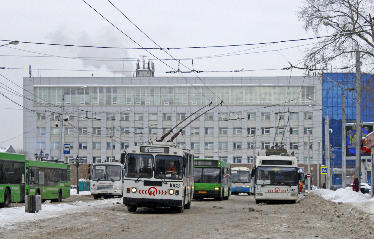 Красноярск, ЗиУ-682Г-016 (018) № 1063; Красноярск, БКМ 321 № 1092