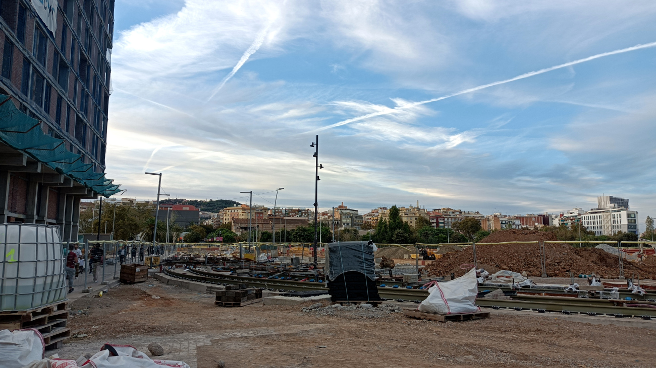 Barcelona — Construction of the connection between the two tram lines on Diagonal