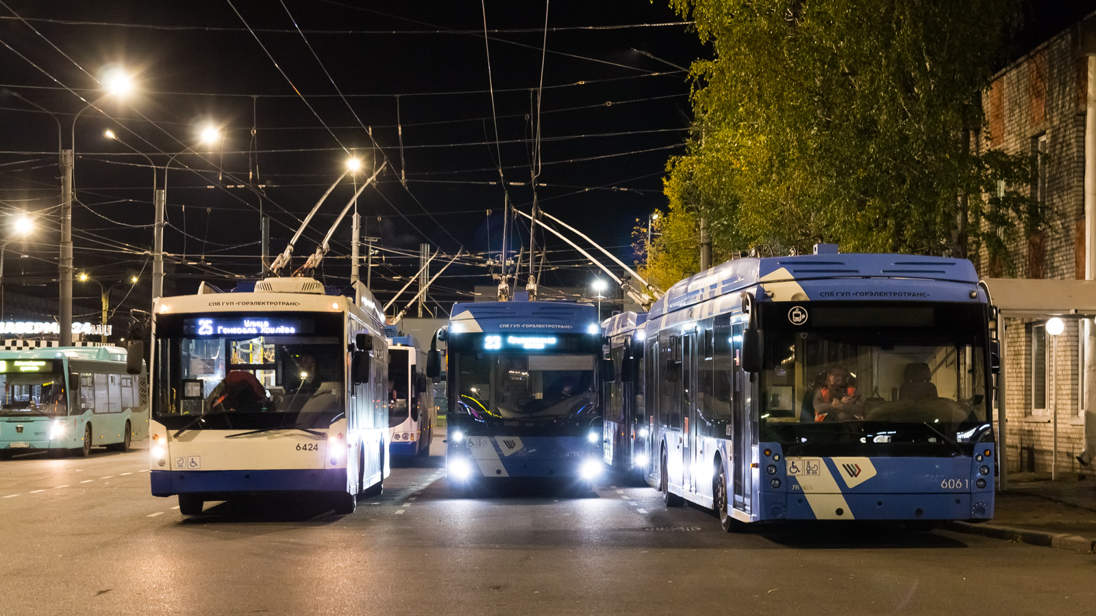 Санкт-Петербург, Тролза-5265.00 «Мегаполис» № 6424; Санкт-Петербург, Тролза-5265.08 «Мегаполис» № 6047; Санкт-Петербург, Тролза-5265.08 «Мегаполис» № 6061