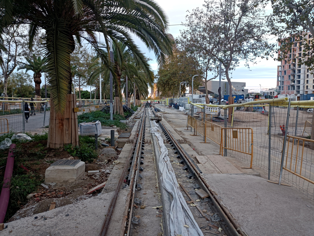 Barcelona — Construction of the connection between the two tram lines on Diagonal