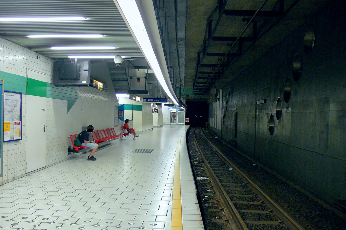 Antwerpen — Stations