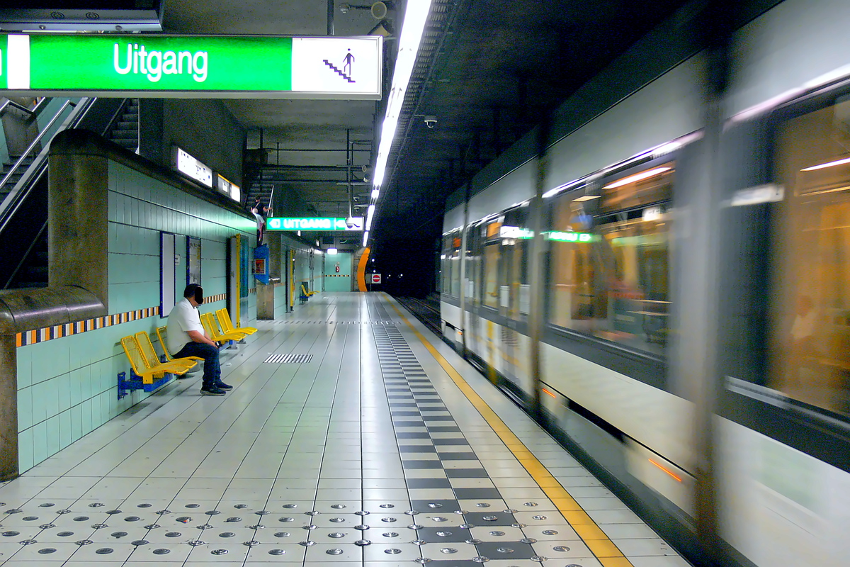 Antwerpen — Stations