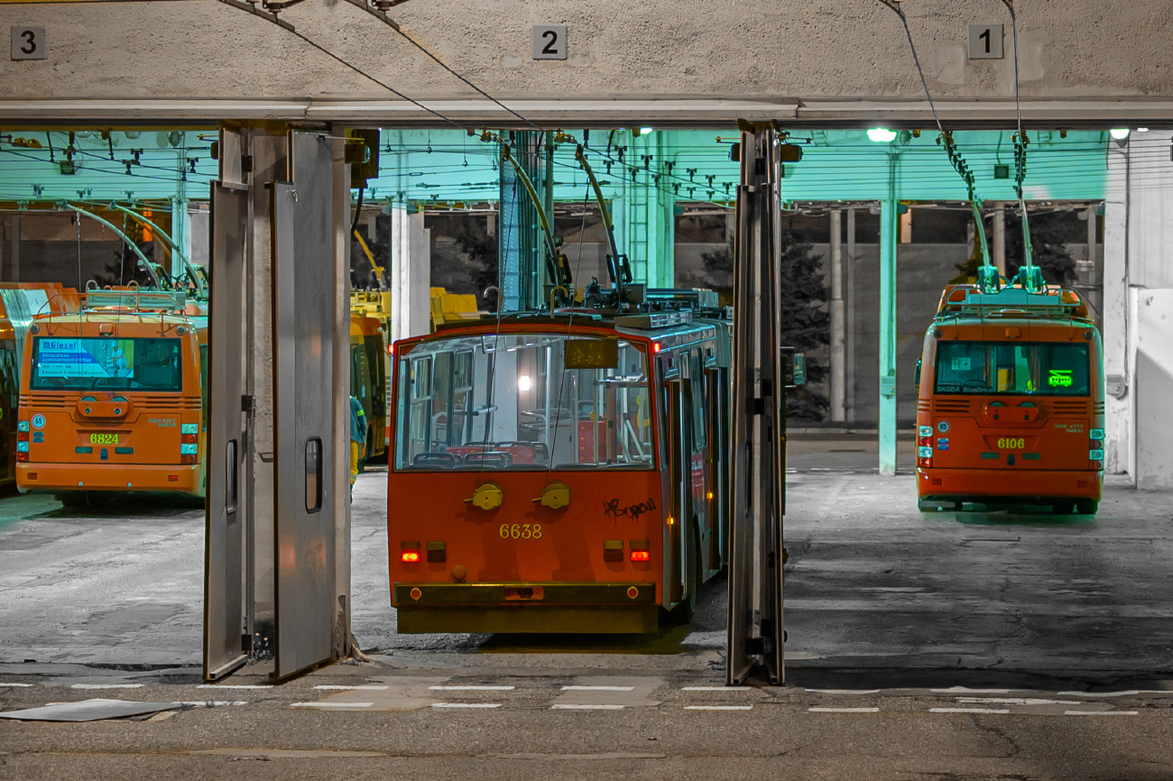 Братислава, Škoda 15Tr13/6M № 6638; Братислава, Škoda 30TrDG SOR № 6106