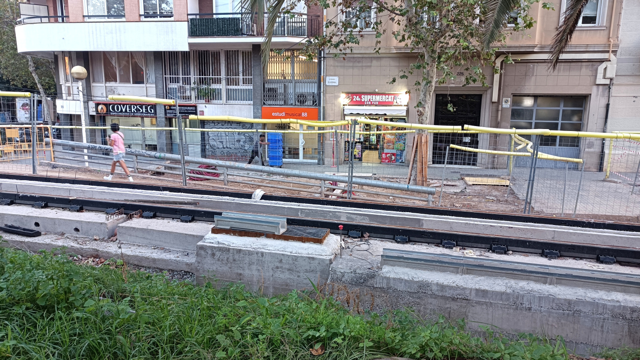 Barcelona — Construction of the connection between the two tram lines on Diagonal