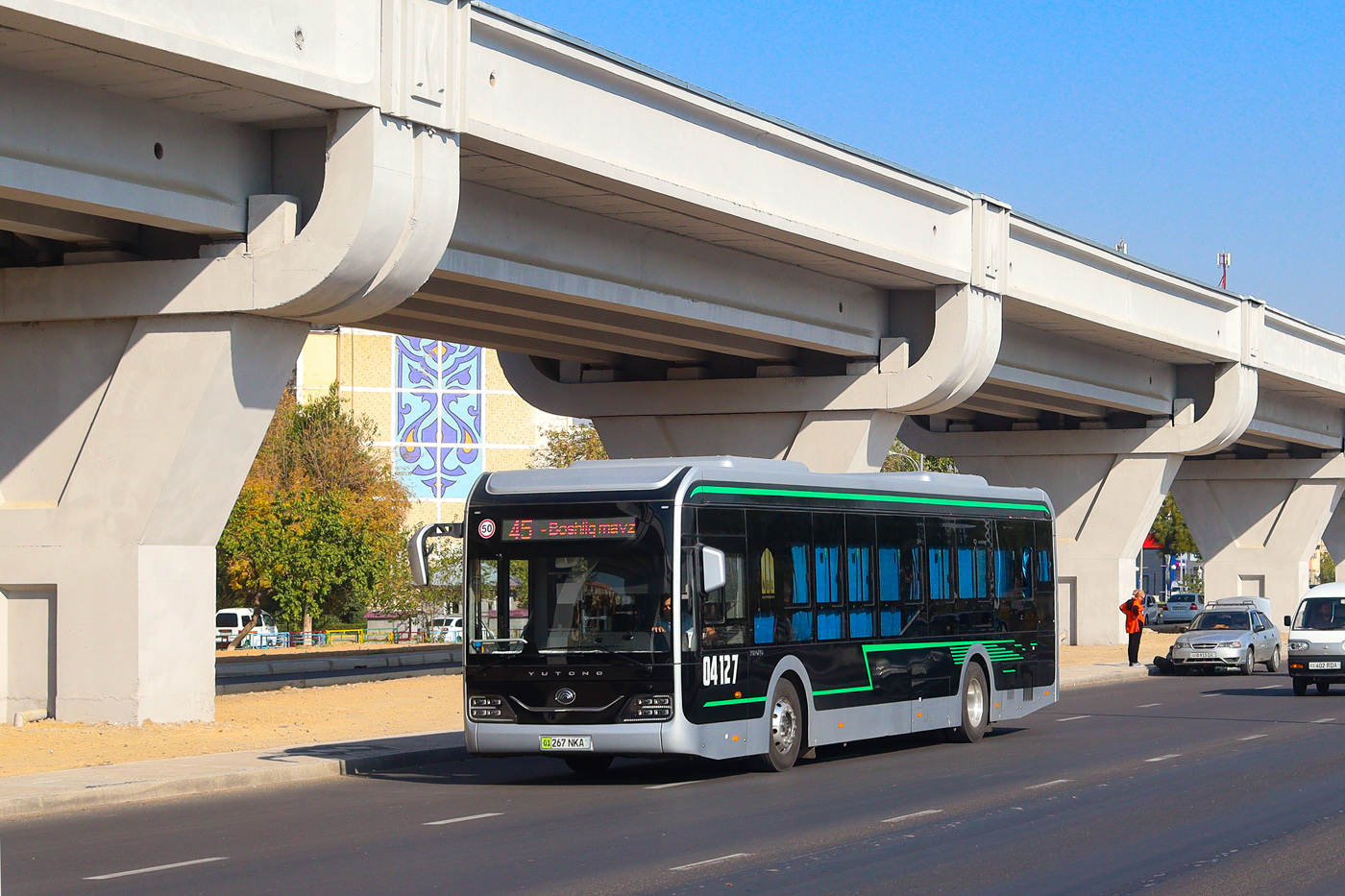 Taskent, Yutong ZK6126BEVG — 04127