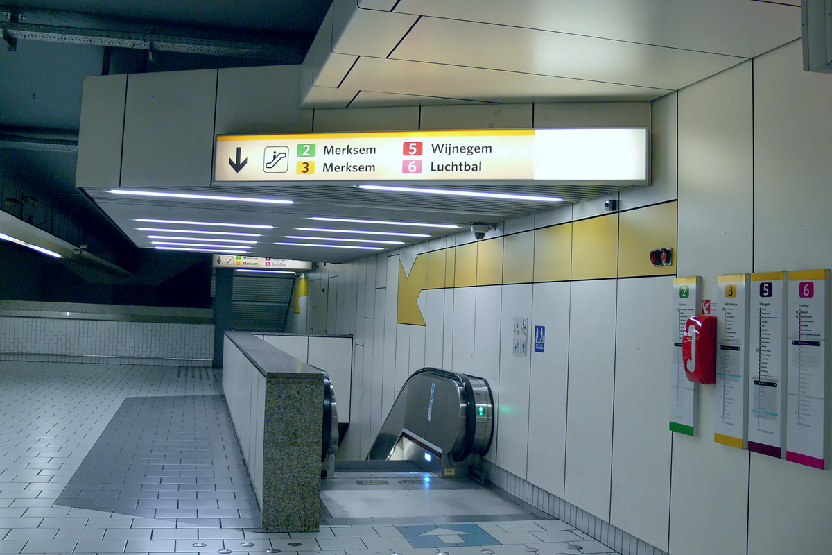 Antwerpen — Stations