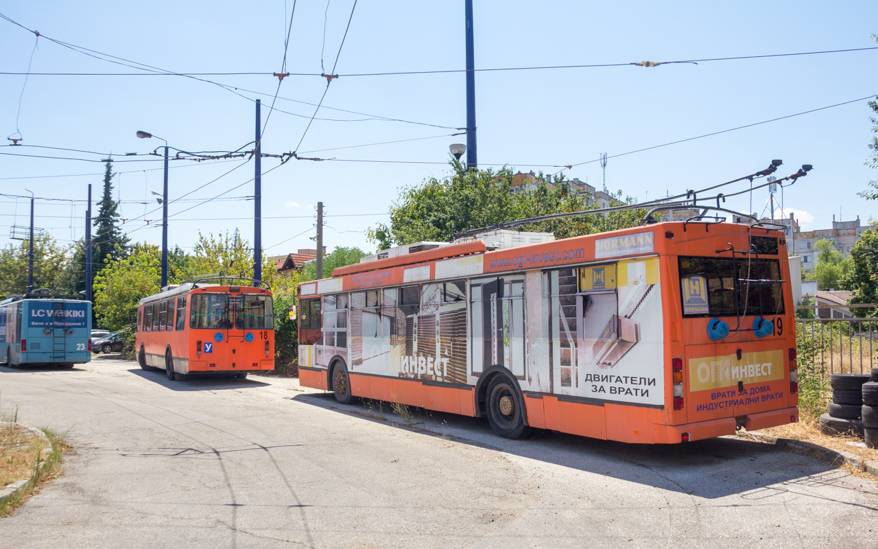 Пазарджик, ЗиУ-682Г-016.02 № 18; Пазарджик, Тролза-5275.05 «Оптима» № 19