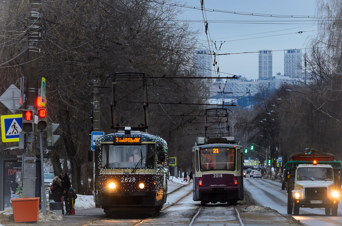 Nizhny Novgorod, Tatra T3SU č. 2628; Nizhny Novgorod, 71-407 č. 2018