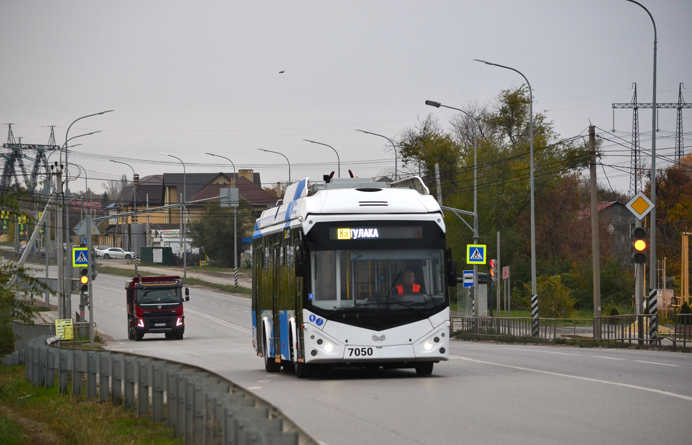 Волгоград, БКМ 32100D № 7050