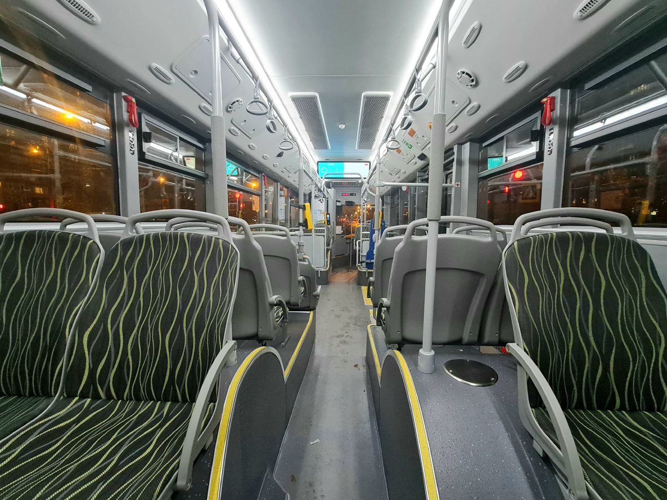 聖彼德斯堡, Yutong ZK6126BEVG # 2560