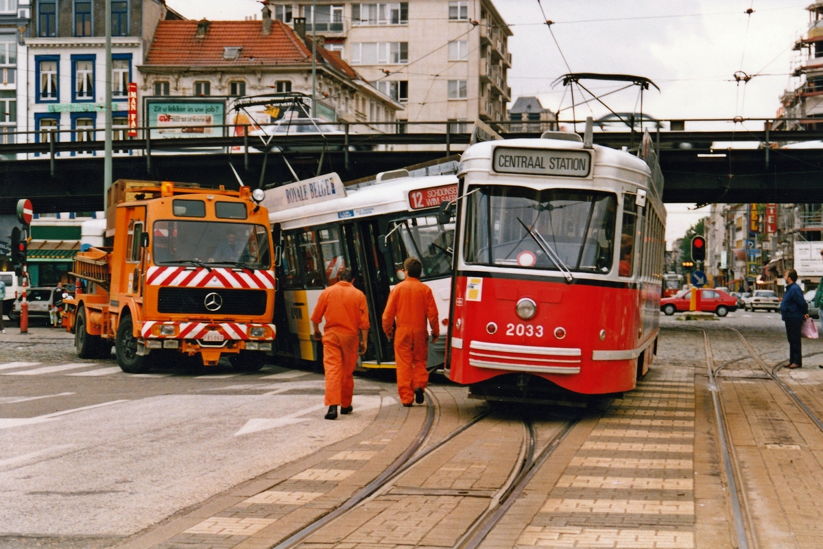 Antwerpen, BN PCC Antwerpen nr. 2033; Antwerpen — Incidents / Accidents; Antwerpen — Old Photos (city trams Antwerpen 1980 — 1999)