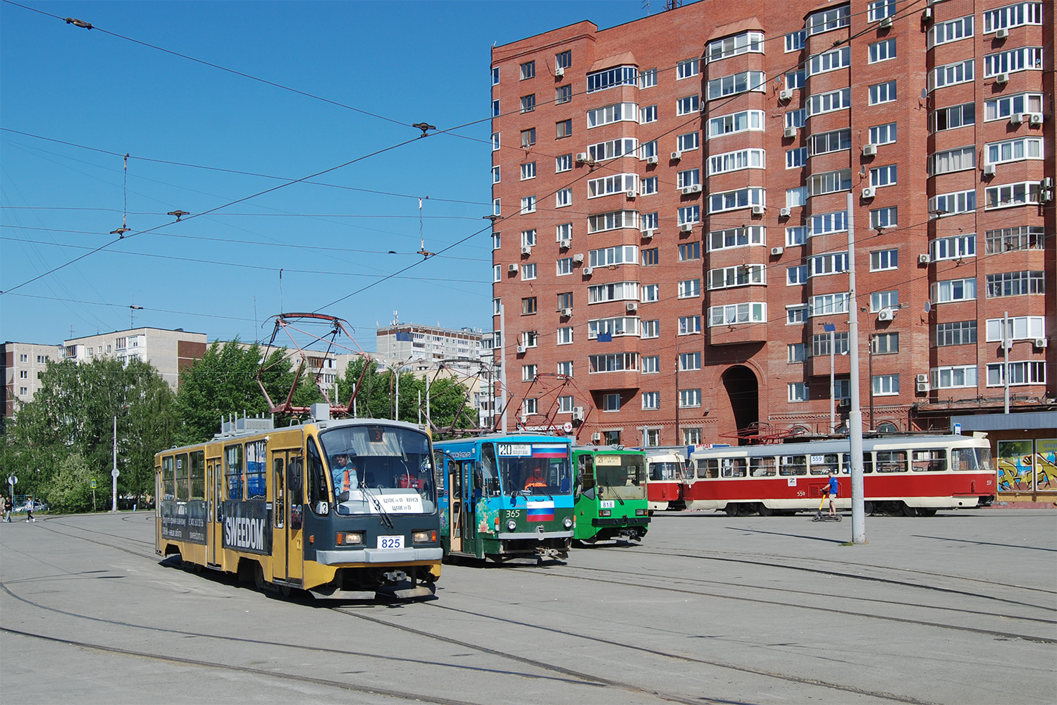 Екатеринбург, 71-403 № 825