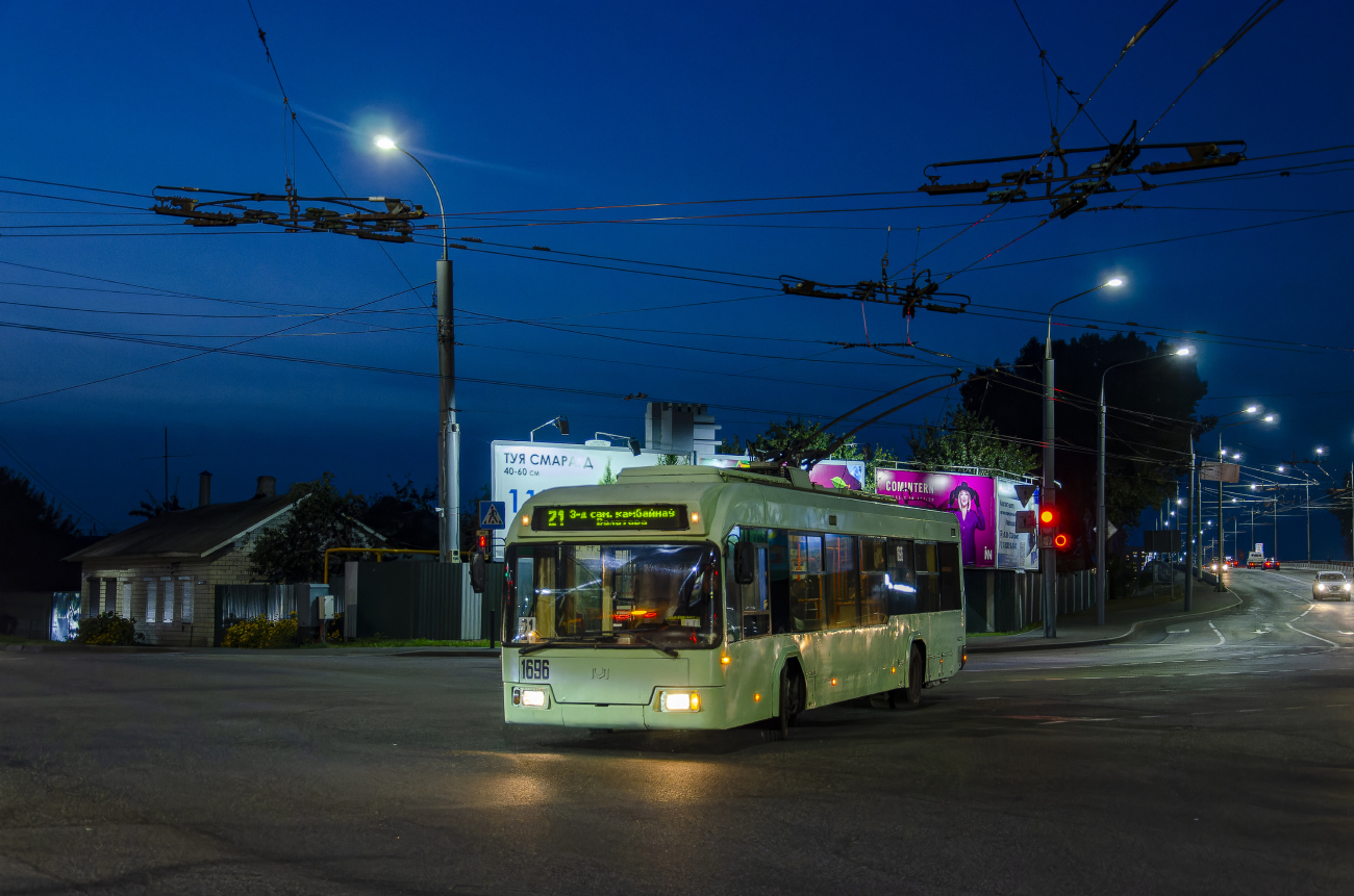 Гомель, БКМ 32102 № 1696