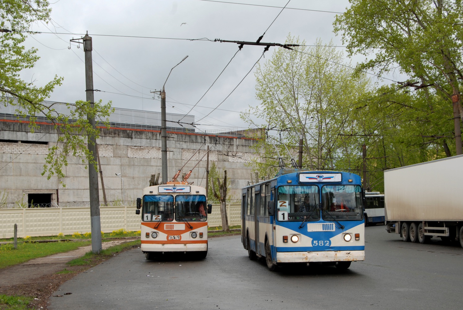 Киров, ЗиУ-682Г [Г00] № 545; Киров, ЗиУ-682Г-012 [Г0А] № 582
