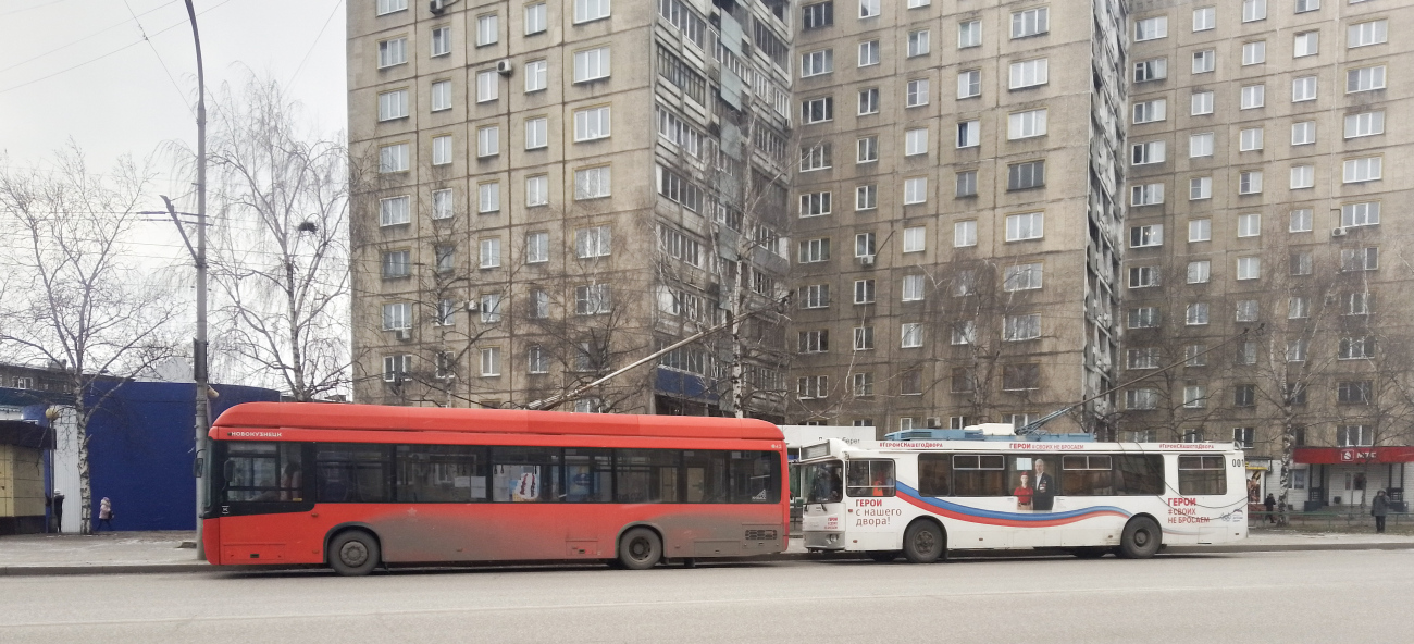Новокузнецк, УТТЗ-6241-10-02 «Горожанин» № 042; Новокузнецк, ЗиУ-682Г-016.02 № 001