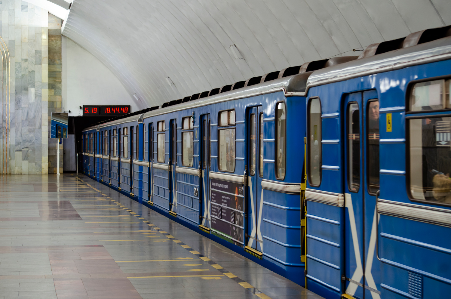Екатеринбург, 81-714.5 (ЛВЗ/ВМ) № 8240