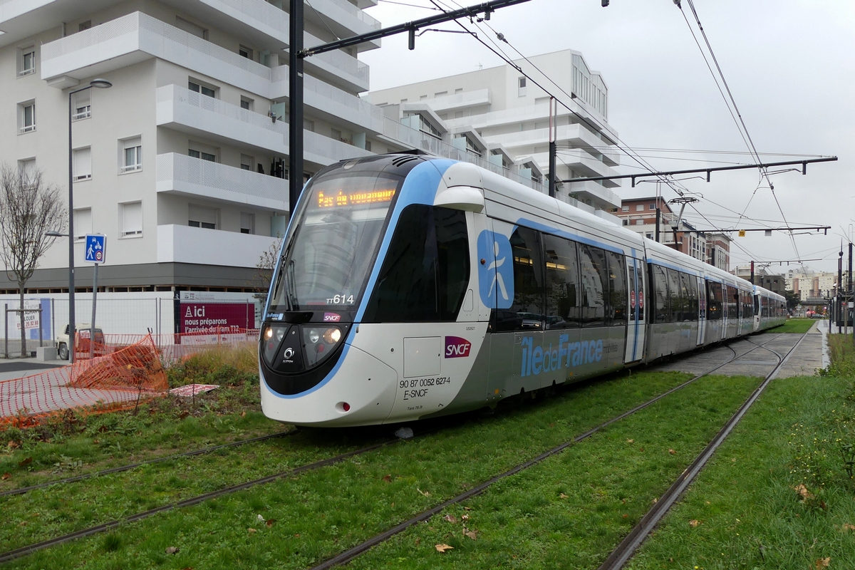 Париж -  Версаль -  Ивелин, Alstom Citadis Dualis № TT614; Париж -  Версаль -  Ивелин — Трамвайная линия Т12 Париж -  Версаль -  Ивелин, Alstom Citadis Dualis № TT614; Париж -  Версаль -  Ивелин — Трамвайная линия Т12