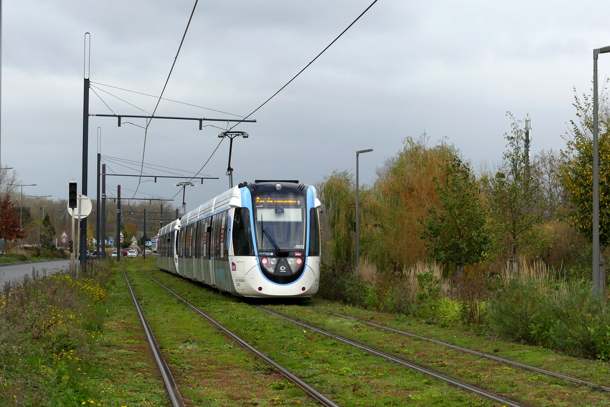 Париж -  Версаль -  Ивелин, Alstom Citadis Dualis № TT609; Париж -  Версаль -  Ивелин — Трамвайная линия Т12 Париж -  Версаль -  Ивелин, Alstom Citadis Dualis № TT609; Париж -  Версаль -  Ивелин — Трамвайная линия Т12
