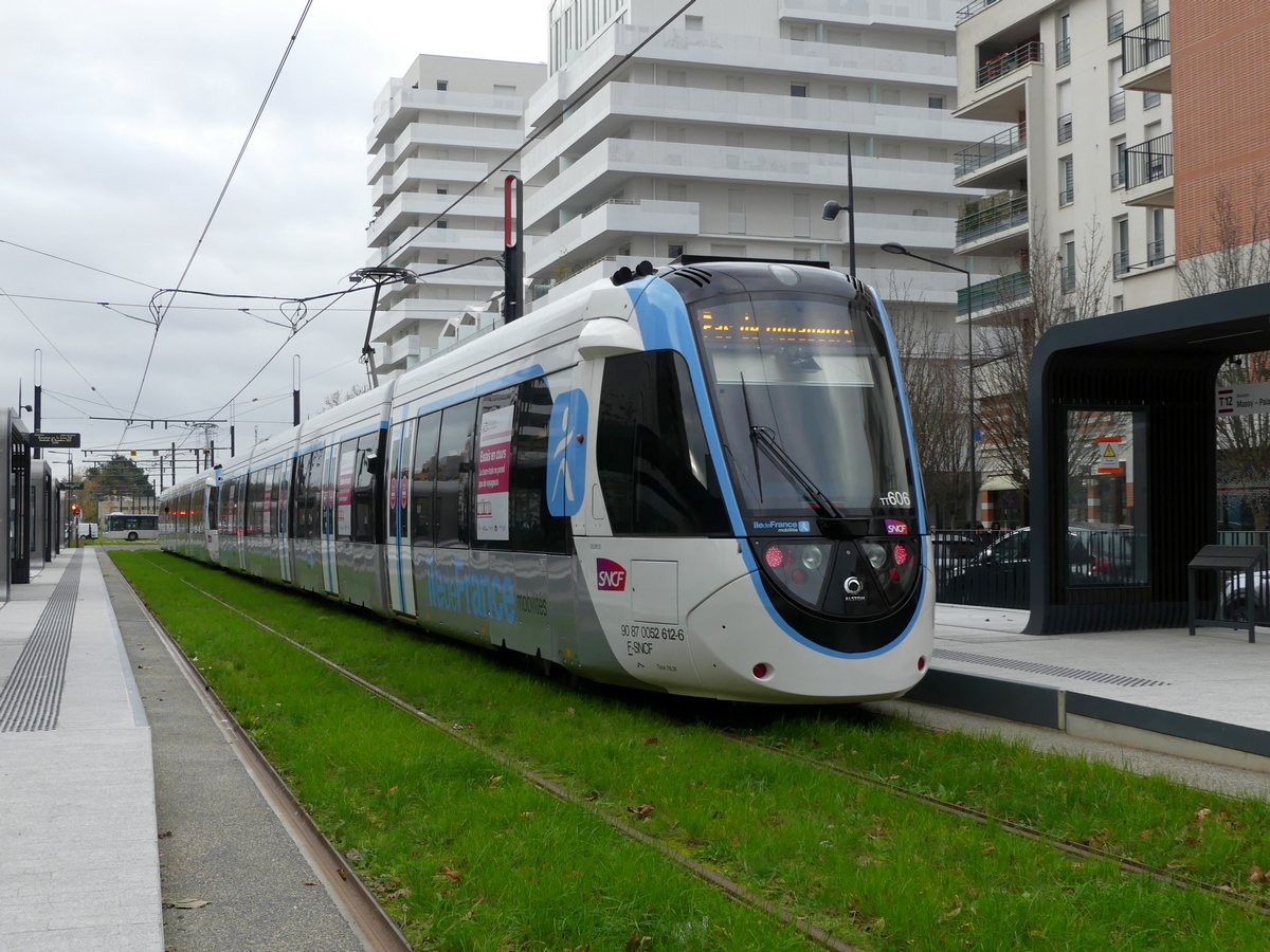 Париж -  Версаль -  Ивелин, Alstom Citadis Dualis № TT606 (90 87 0052 611-8); Париж -  Версаль -  Ивелин — Трамвайная линия Т12 Париж -  Версаль -  Ивелин, Alstom Citadis Dualis № TT606 (90 87 0052 611-8); Париж -  Версаль -  Ивелин — Трамвайная линия Т12