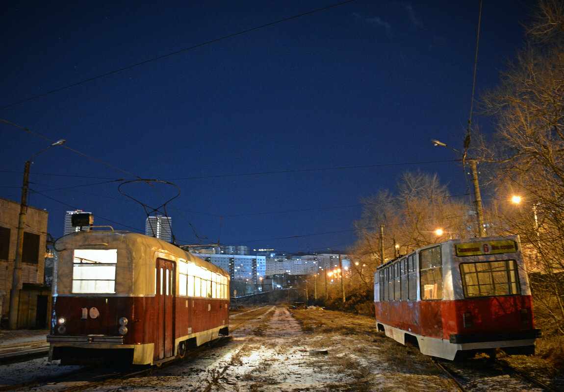 Vladivostok, RVZ-6M2 № 10; Vladivostok, 71-132 (LM-93) № 320