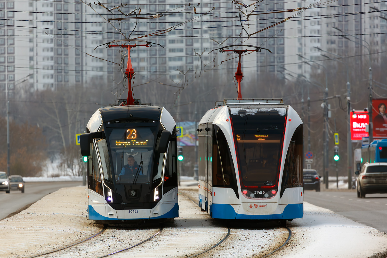莫斯科, 71-911EM “Lvyonok” # 30628; 莫斯科, 71-931M “Vityaz-M” # 31459