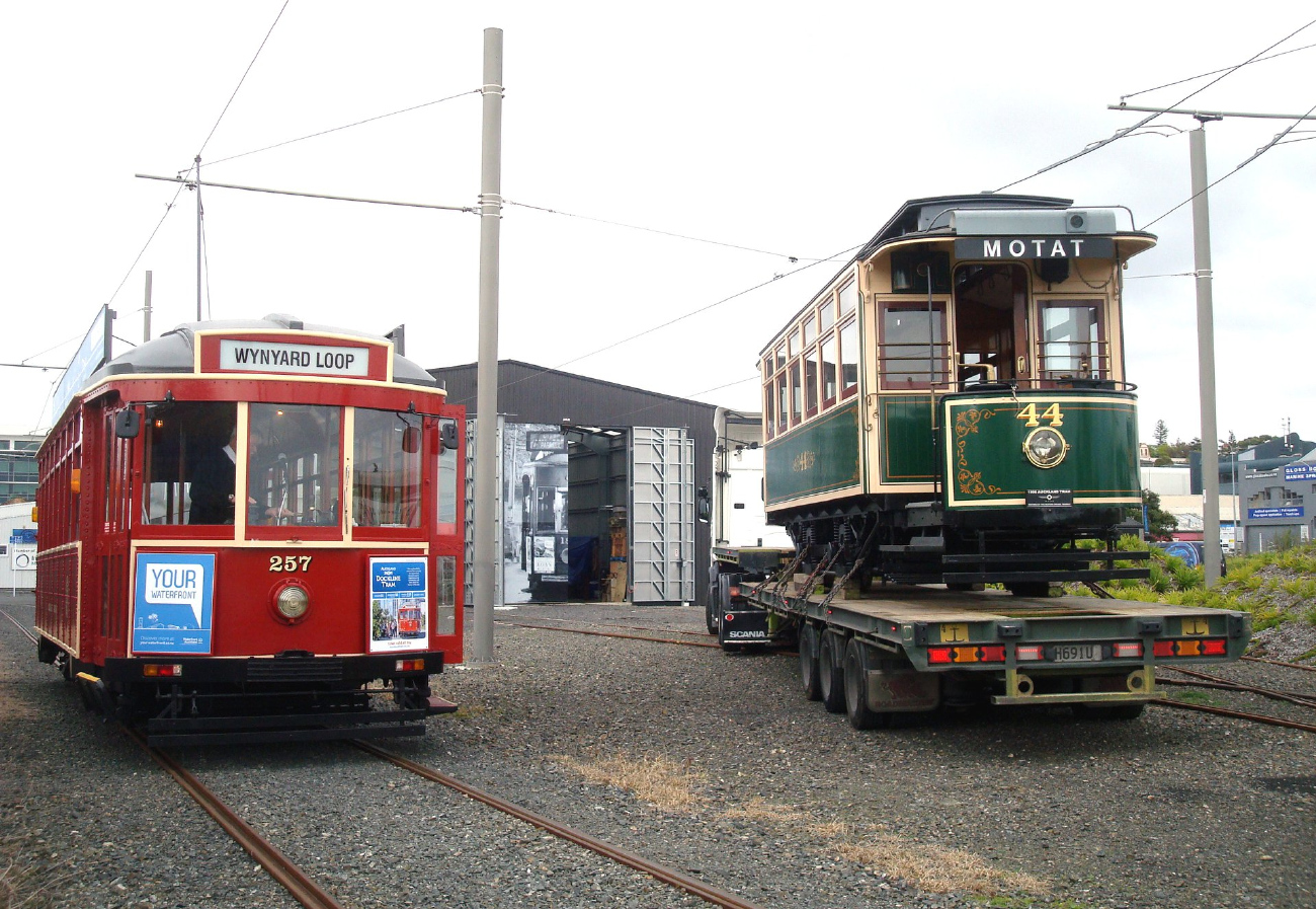 Окленд, The British Thomson-Houston Company Limited № 257; Окленд, Двухосный моторный Brush № 44