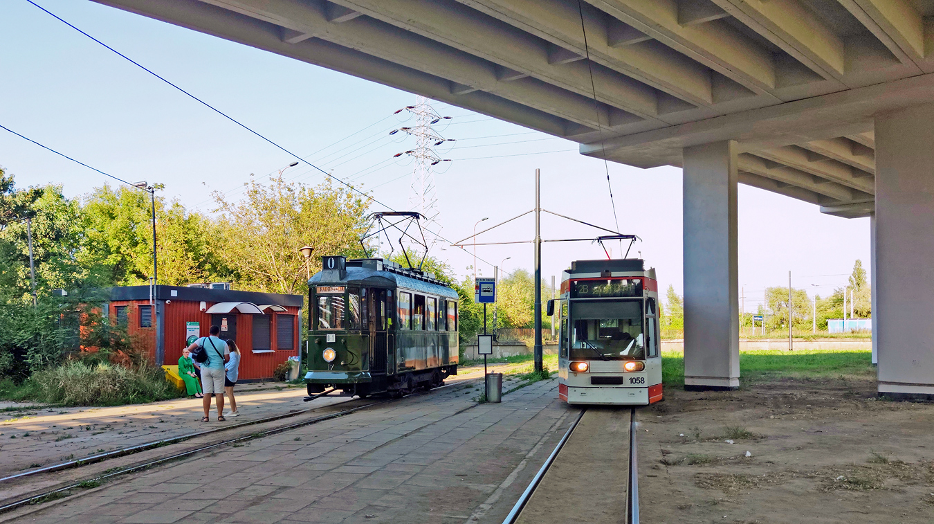Лодзь, Sanok SN1 № 17; Лодзь, Duewag MGT6D № 1058
