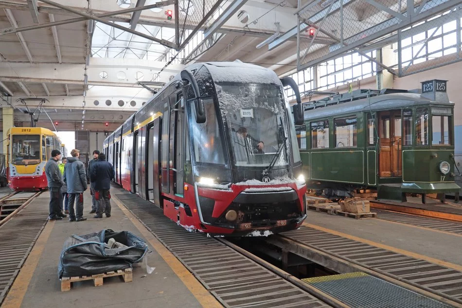 Łódź, Modertrans Moderus Gamma LF 06 AC № 2371; Łódź — Telefoniczna depot