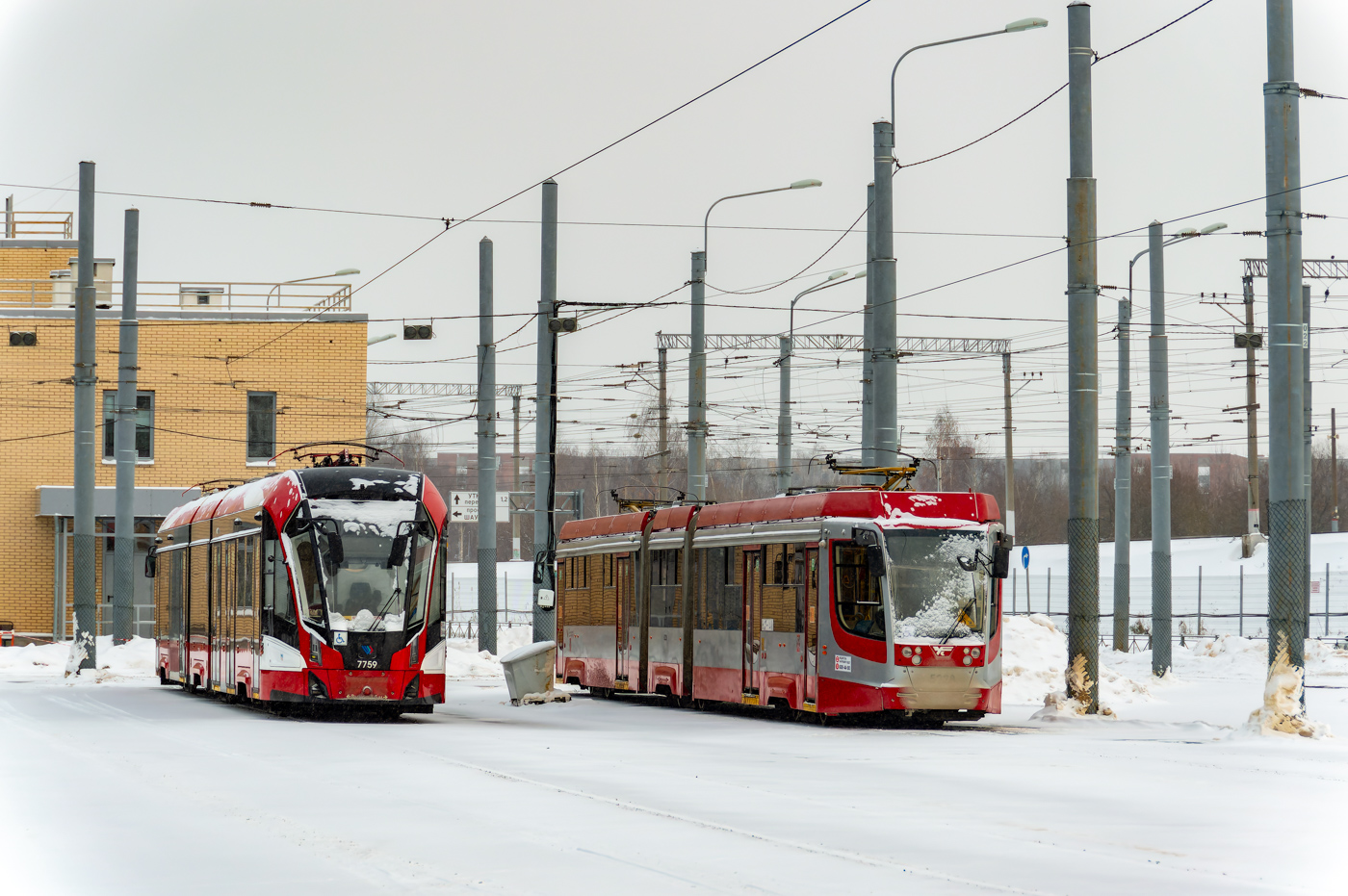 Saint-Pétersbourg, 71-932 “Nevskiy” N°. 7759; Saint-Pétersbourg, 71-631-02.02 N°. 5228 Saint-Pétersbourg, 71-932 “Nevskiy” N°. 7759; Saint-Pétersbourg, 71-631-02.02 N°. 5228