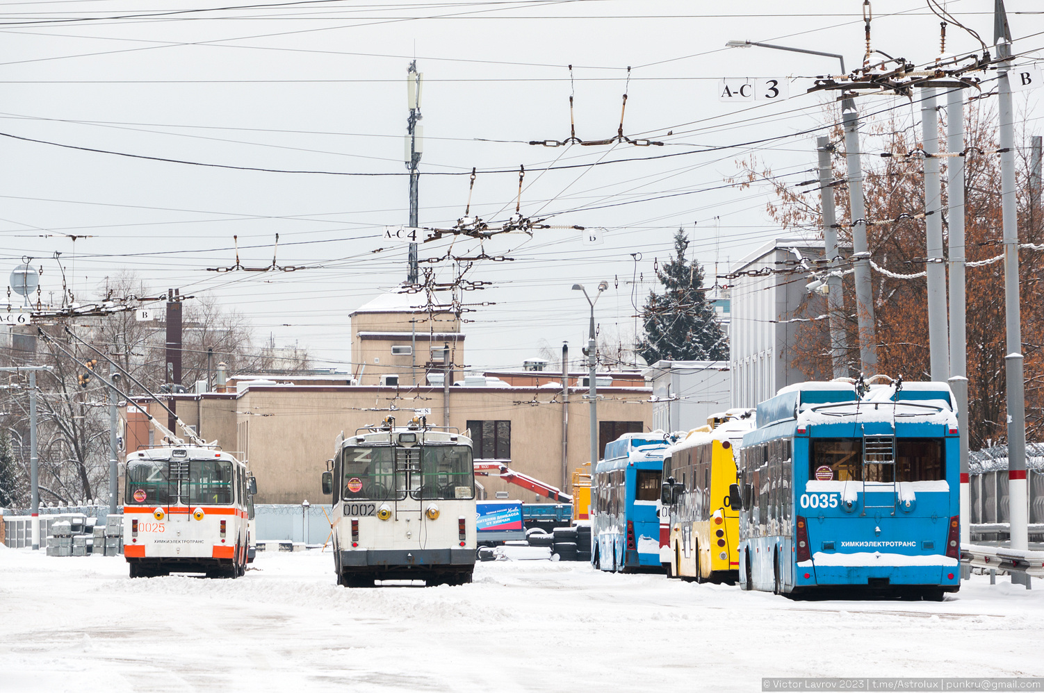 Химки, ЗиУ-682Г-016  [Г0М] № 0025; Химки, ЗиУ-682Г-016.05 № 0002; Химки, Тролза-5265.00 «Мегаполис» № 0035