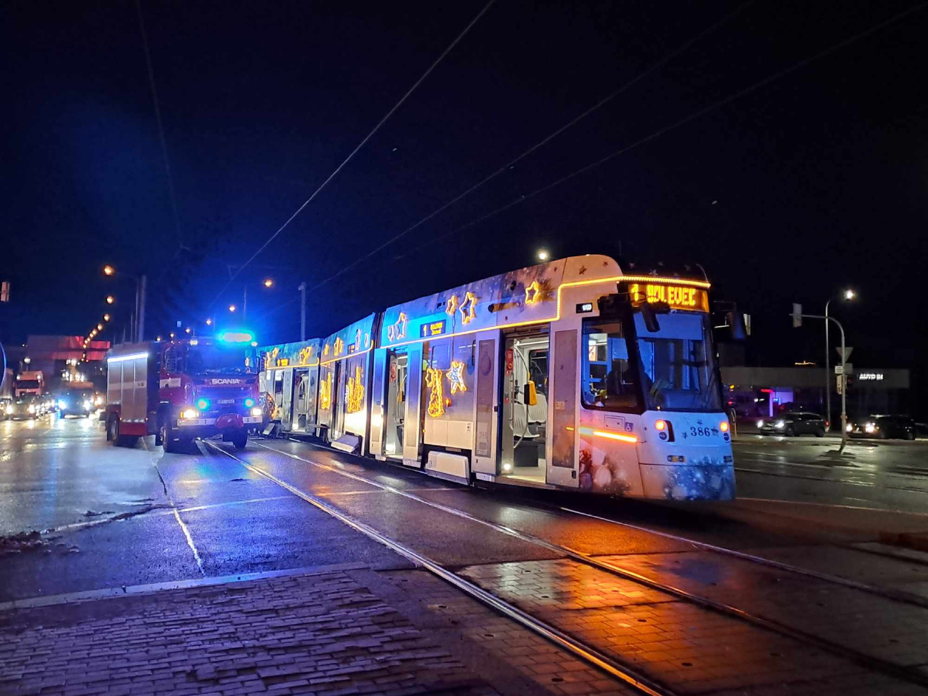Пльзень, Škoda 40T ForCity Smart № 386; Пльзень — Рождественский трамвай